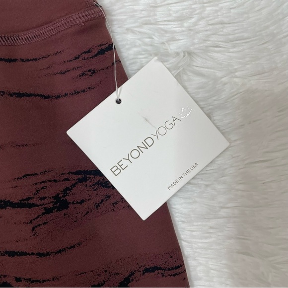 New Beyond Yoga Women's High Waisted Midi Legging Rosewood Brown Jacquard Sz Xs - Picture 2 of 7